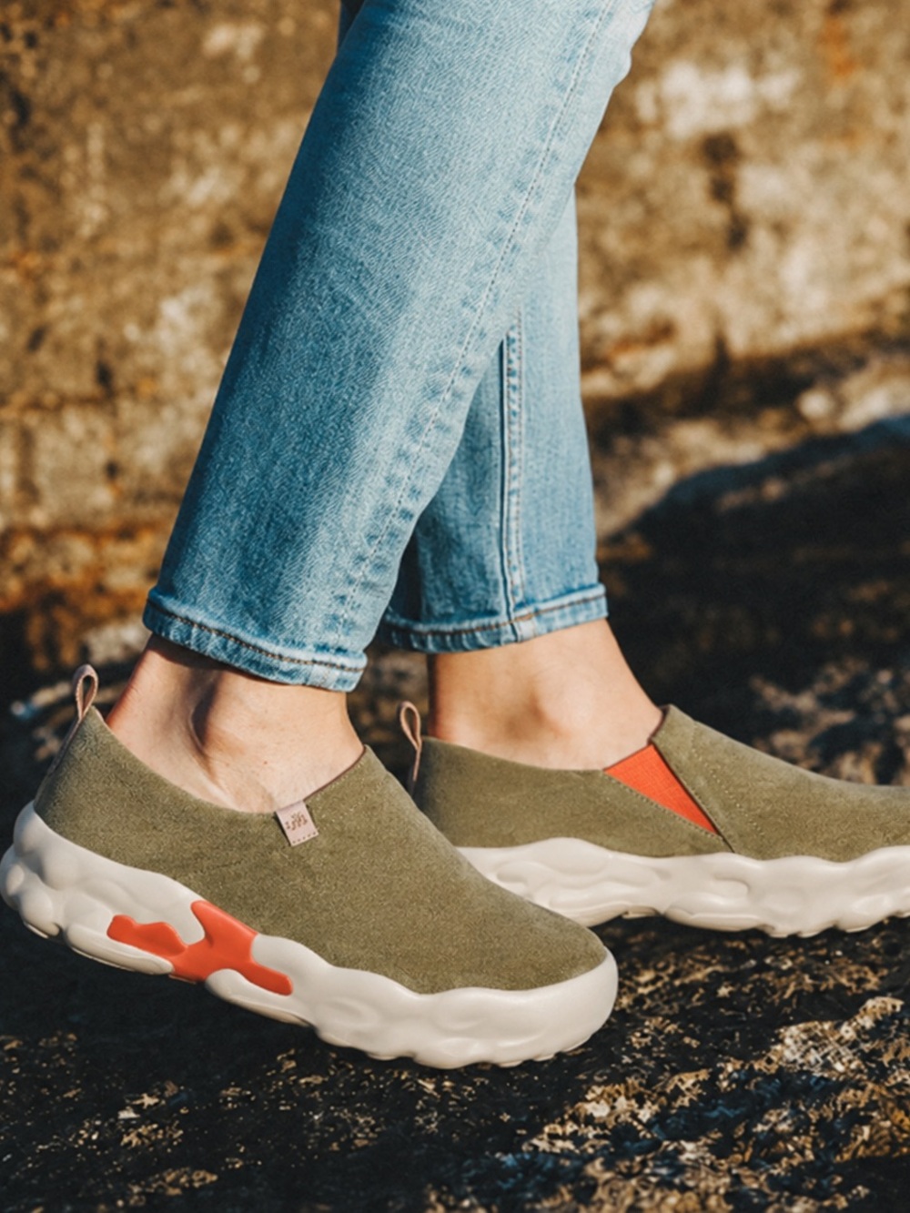 UIN Slip-On Toledo Casual Sneakers in Olive Green Suede